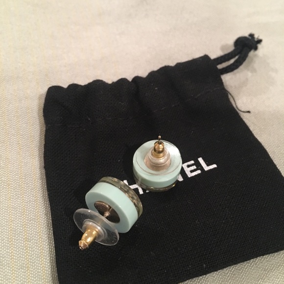 Chanel mint and gold acrylic stud earrings - Picture 3 of 4